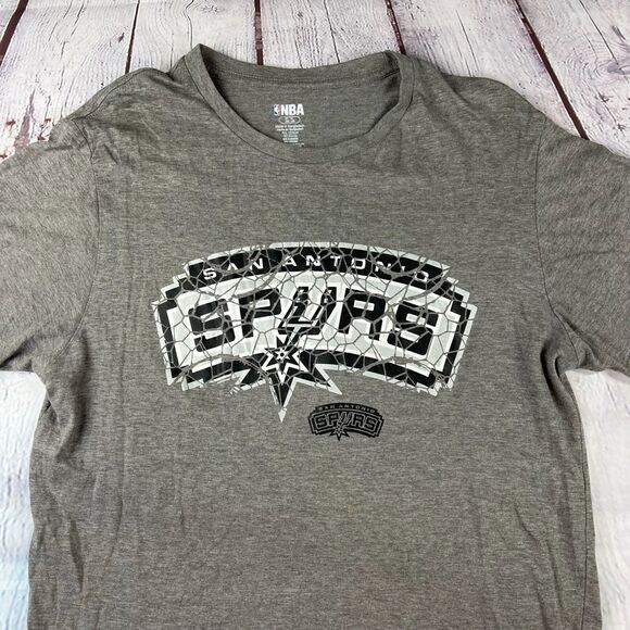NBA Men's Gray San Antonio Spurs Short Sleeve T-Shirt Size Medium - Picture 2 of 7